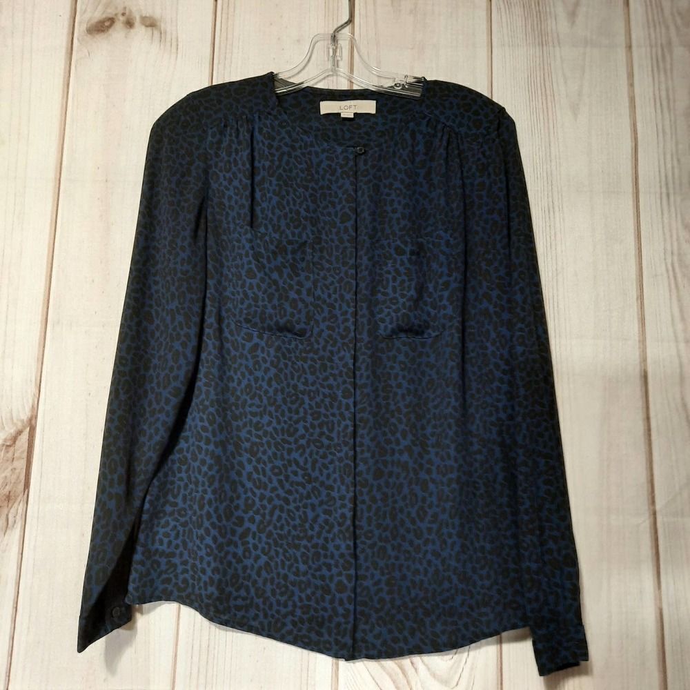 Loft Blouse Ladies Size Extra Small  Blue Leopard‎  Print Long Sleeve